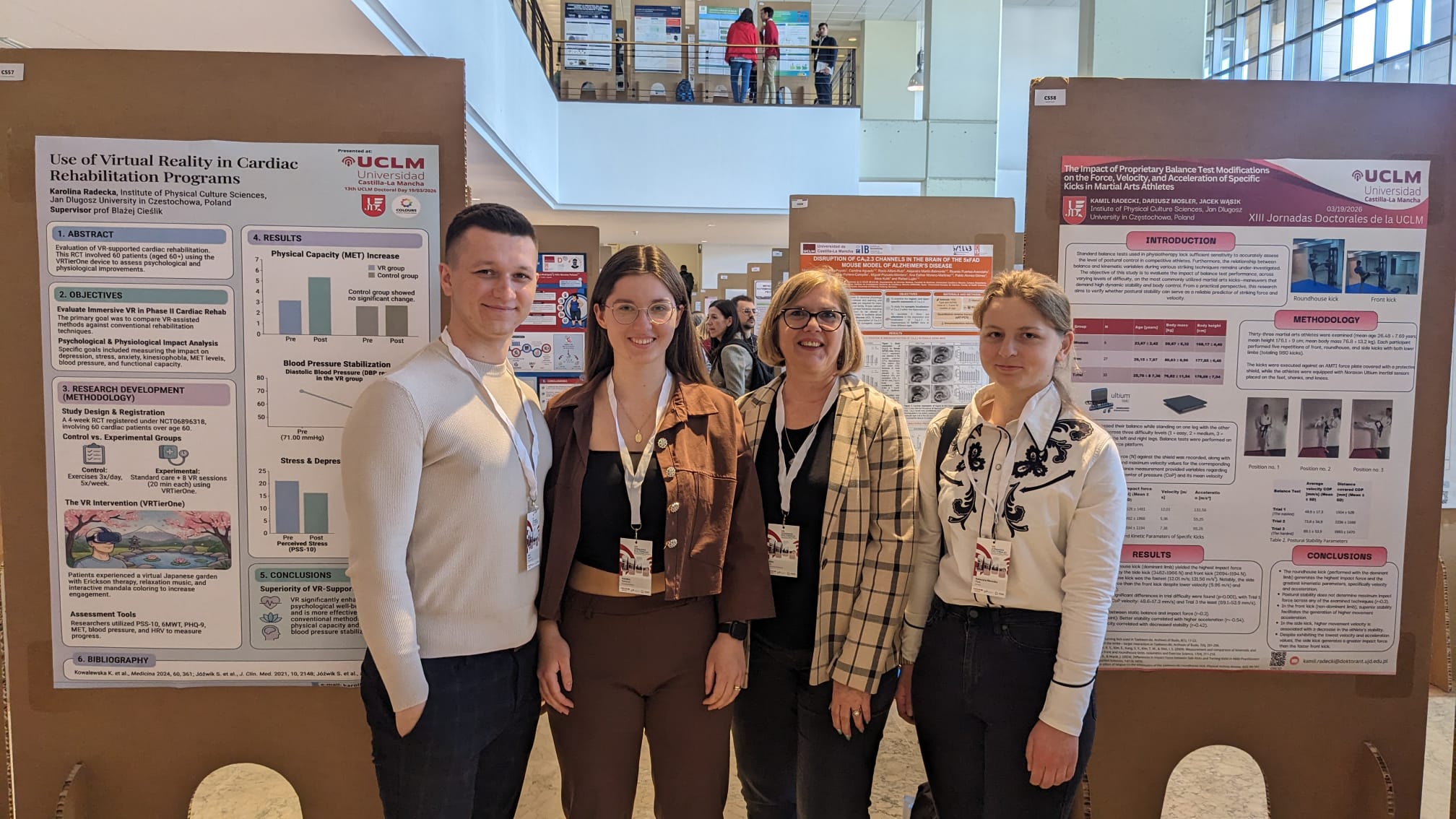 Dyrektor Szkoły Doktorskiej UJD wraz z doktorantami